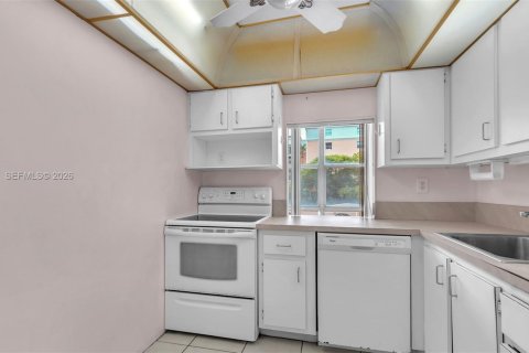 Copropriété à vendre à Sunny Isles Beach, Floride: 1 chambre, 67.35 m2 № 2026545 - photo 12