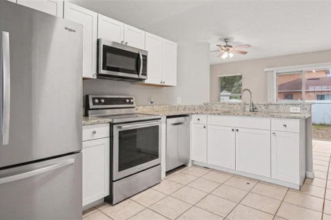 House in Poinciana, Florida 3 bedrooms, 104.14 sq.m. № 2391242 - photo 3