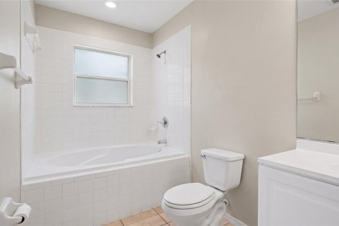 House in Poinciana, Florida 3 bedrooms, 104.14 sq.m. № 2391242 - photo 9
