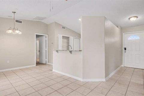 House in Poinciana, Florida 3 bedrooms, 104.14 sq.m. № 2391242 - photo 2