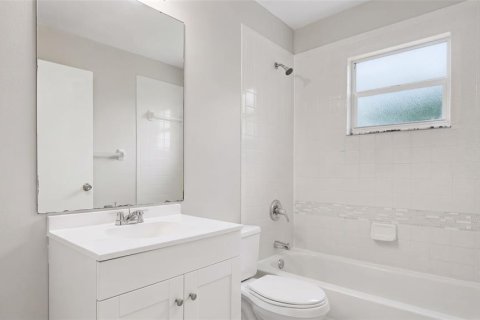 House in Poinciana, Florida 3 bedrooms, 104.14 sq.m. № 2391242 - photo 6