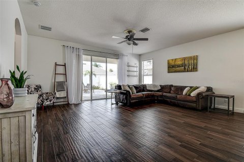 House in Odessa, Florida 3 bedrooms, 182.83 sq.m. № 2221088 - photo 19