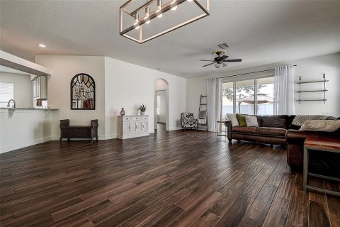 House in Odessa, Florida 3 bedrooms, 182.83 sq.m. № 2221088 - photo 17
