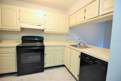 Condominio en venta en Casselberry, Florida, 1 dormitorio, 71.16 m2 № 2216085 - foto 3