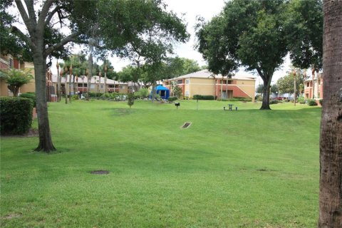 Condominio en venta en Casselberry, Florida, 1 dormitorio, 71.16 m2 № 2216085 - foto 16