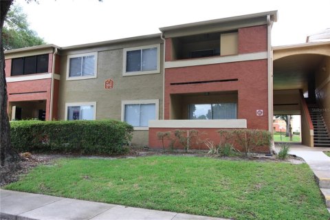 Condominio en venta en Casselberry, Florida, 1 dormitorio, 71.16 m2 № 2216085 - foto 2