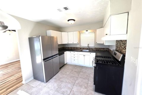 Снять в аренду виллу или дом в Тампа, Флорида 3 комнаты, 100.71м2, № 1843251 - фото 5