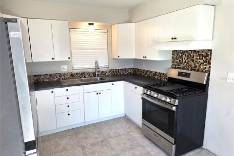 Снять в аренду виллу или дом в Тампа, Флорида 3 комнаты, 100.71м2, № 1843251 - фото 4