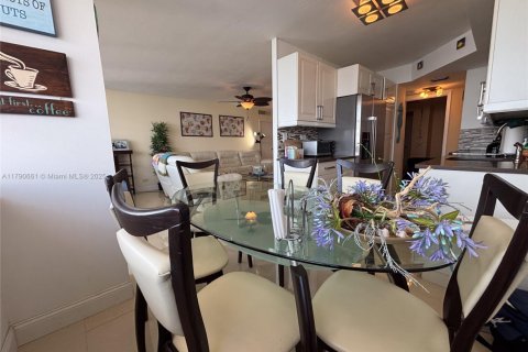 Condominio en venta en Sunny Isles Beach, Florida, 3 dormitorios, 118.45 m2 № 2014180 - foto 12