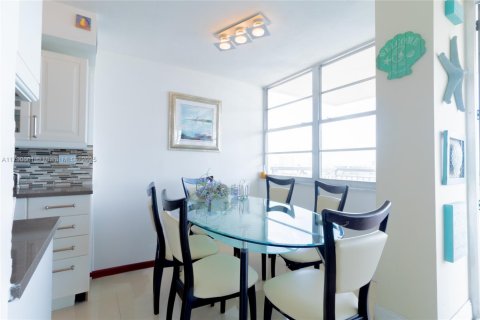 Condominio en venta en Sunny Isles Beach, Florida, 3 dormitorios, 118.45 m2 № 2014180 - foto 18