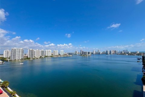 Condominio en Sunny Isles Beach, Florida, 3 dormitorios № 2014180