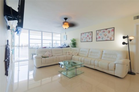 Condominio en venta en Sunny Isles Beach, Florida, 3 dormitorios, 118.45 m2 № 2014180 - foto 17
