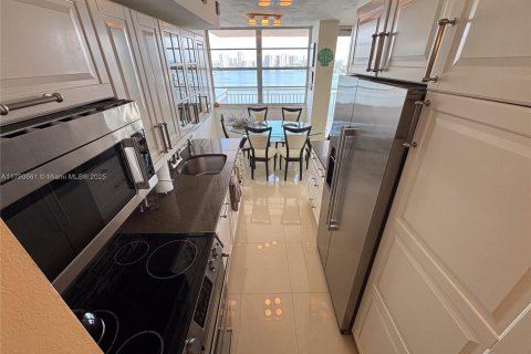 Condominio en venta en Sunny Isles Beach, Florida, 3 dormitorios, 118.45 m2 № 2014180 - foto 7