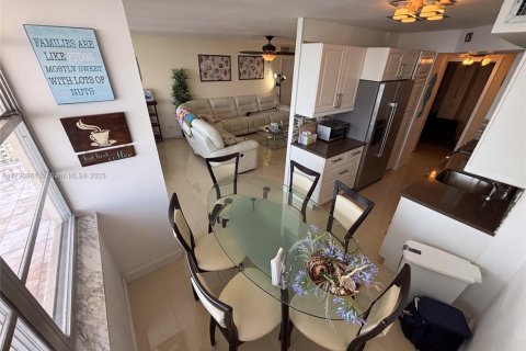 Condominio en venta en Sunny Isles Beach, Florida, 3 dormitorios, 118.45 m2 № 2014180 - foto 8