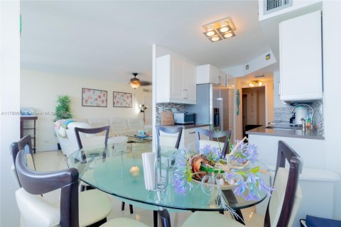 Condominio en venta en Sunny Isles Beach, Florida, 3 dormitorios, 118.45 m2 № 2014180 - foto 19