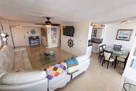 Condominio en venta en Sunny Isles Beach, Florida, 3 dormitorios, 118.45 m2 № 2014180 - foto 11