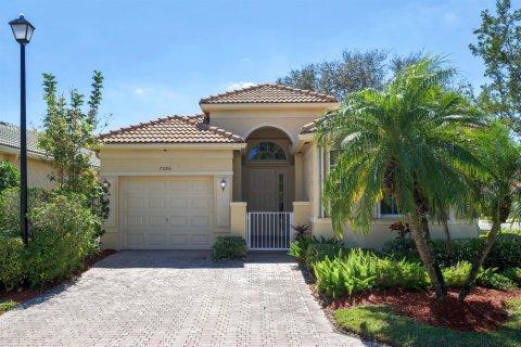 House in Delray Beach, Florida 2 bedrooms, 179.86 sq.m. № 2251454