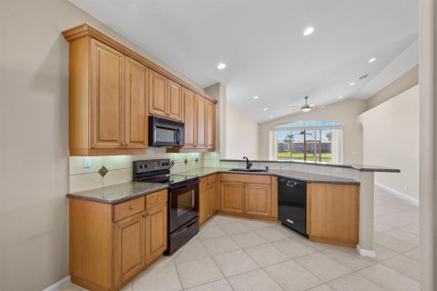 House in Delray Beach, Florida 2 bedrooms, 179.86 sq.m. № 2251454 - photo 18