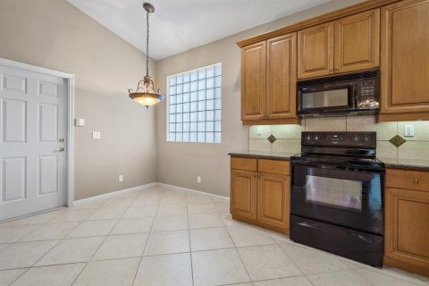 House in Delray Beach, Florida 2 bedrooms, 179.86 sq.m. № 2251454 - photo 16