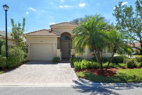 House in Delray Beach, Florida 2 bedrooms, 179.86 sq.m. № 2251454 - photo 4