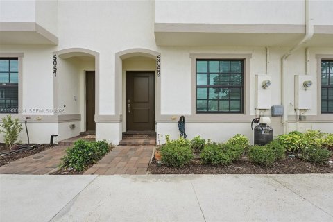 Adosado en venta en Riviera Beach, Florida, 3 dormitorios, 121.79 m2 № 2152585 - foto 2