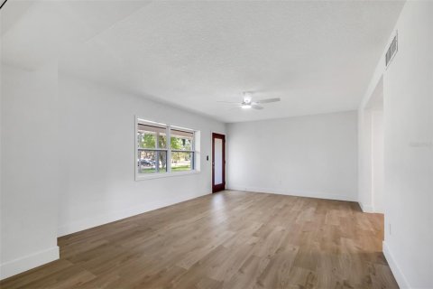 House in Winter Park, Florida 3 bedrooms, 165.92 sq.m. № 2226224 - photo 16