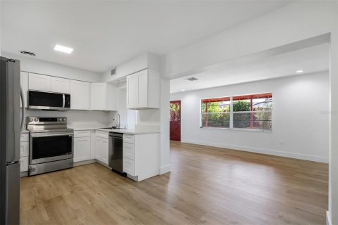 House in Winter Park, Florida 3 bedrooms, 165.92 sq.m. № 2226224 - photo 17