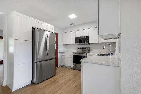 House in Winter Park, Florida 3 bedrooms, 165.92 sq.m. № 2226224 - photo 20