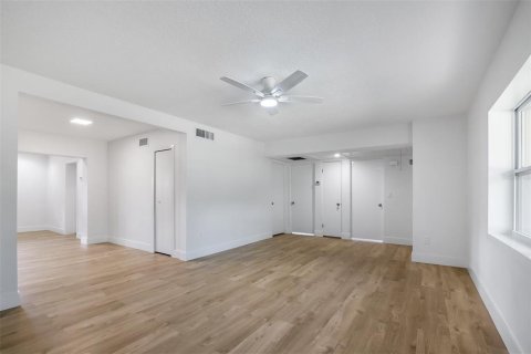 House in Winter Park, Florida 3 bedrooms, 165.92 sq.m. № 2226224 - photo 14