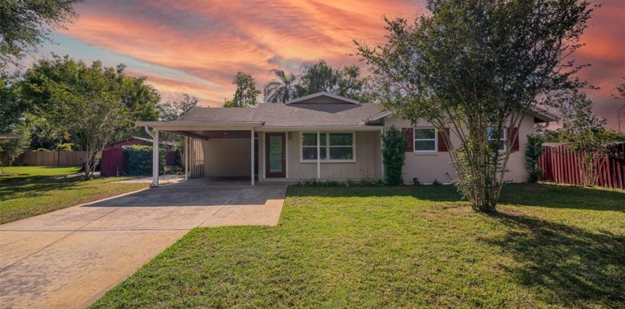 House in Winter Park, Florida 3 bedrooms, 165.92 sq.m. № 2226224