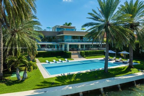 House in Key Biscayne, Florida 5 bedrooms, 827.11 sq.m. № 2392106 - photo 15