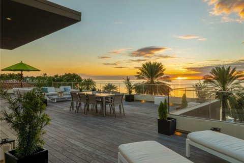 House in Key Biscayne, Florida 5 bedrooms, 827.11 sq.m. № 2392106 - photo 22