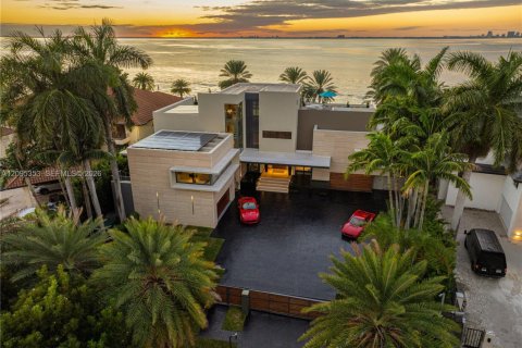 House in Key Biscayne, Florida 5 bedrooms, 827.11 sq.m. № 2392106 - photo 8