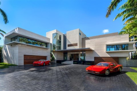 House in Key Biscayne, Florida 5 bedrooms, 827.11 sq.m. № 2392106 - photo 6