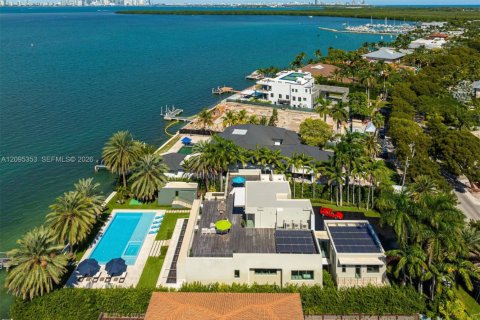 House in Key Biscayne, Florida 5 bedrooms, 827.11 sq.m. № 2392106 - photo 21