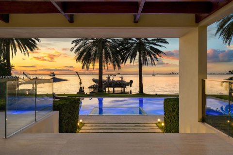 House in Key Biscayne, Florida 5 bedrooms, 827.11 sq.m. № 2392106 - photo 26