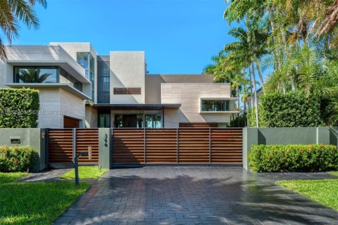 House in Key Biscayne, Florida 5 bedrooms, 827.11 sq.m. № 2392106 - photo 4