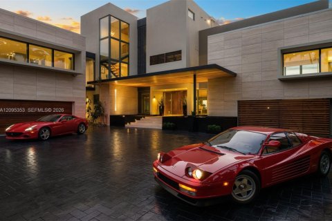 House in Key Biscayne, Florida 5 bedrooms, 827.11 sq.m. № 2392106 - photo 9