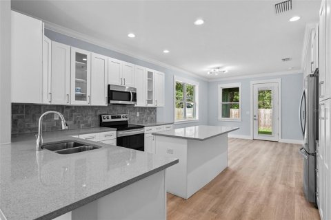 Casa en venta en Tampa, Florida, 3 dormitorios, 147.34 m2 № 1780904 - foto 8