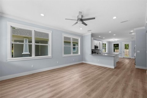 Casa en venta en Tampa, Florida, 3 dormitorios, 147.34 m2 № 1780904 - foto 4