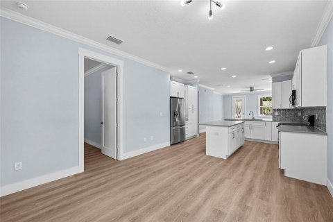 Casa en venta en Tampa, Florida, 3 dormitorios, 147.34 m2 № 1780904 - foto 11