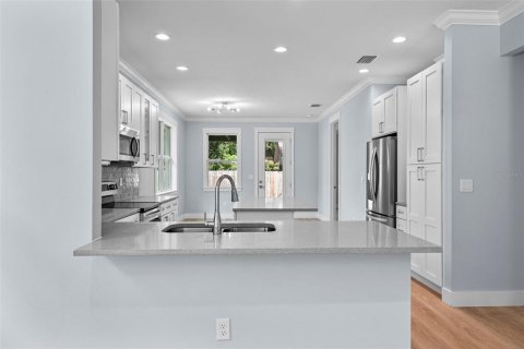 Casa en venta en Tampa, Florida, 3 dormitorios, 147.34 m2 № 1780904 - foto 9