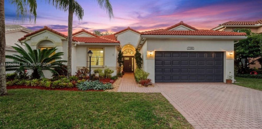 Дом в Пемброк-Пайнс, Флорида 4 спальни, 226.96м2 № 2009363