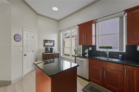 Купить виллу или дом в Пемброк-Пайнс, Флорида 4 спальни, 226.96м2, № 2009363 - фото 17