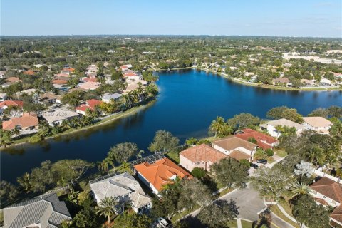 Купить виллу или дом в Пемброк-Пайнс, Флорида 4 спальни, 226.96м2, № 2009363 - фото 25