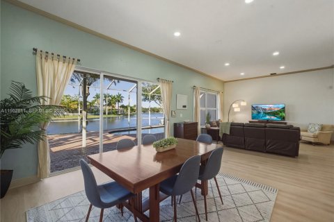 Купить виллу или дом в Пемброк-Пайнс, Флорида 4 спальни, 226.96м2, № 2009363 - фото 9