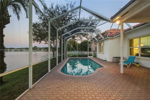 Купить виллу или дом в Пемброк-Пайнс, Флорида 4 спальни, 226.96м2, № 2009363 - фото 28