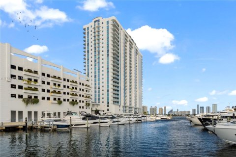 Condo in North Miami Beach, Florida, 2 bedrooms  № 1865028 - photo 3