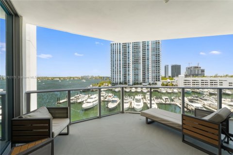 Condo in North Miami Beach, Florida, 2 bedrooms  № 1865028 - photo 1