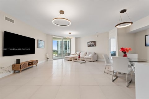 Condo in North Miami Beach, Florida, 2 bedrooms  № 1865028 - photo 5